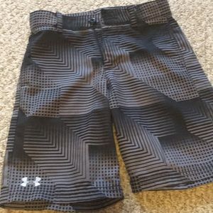 Boys Under Armor size small like new shorts.